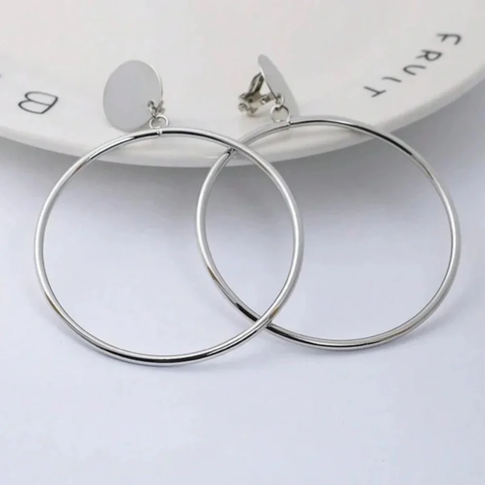 Hoop Clip On Earrings
(New) - Picture 8 of 8